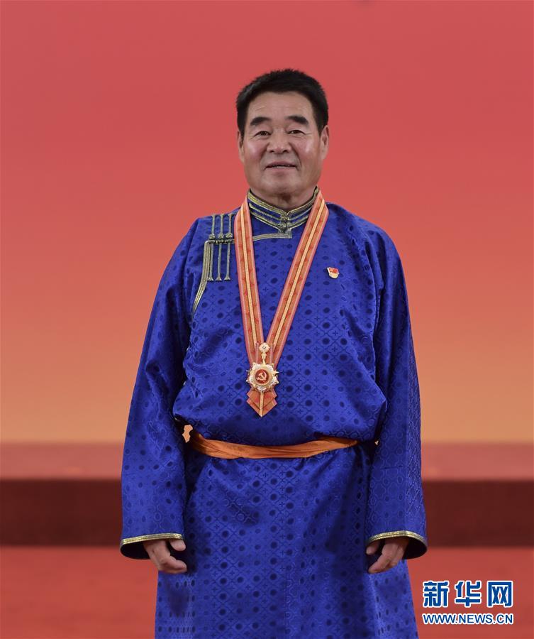 （奮斗百年路　啟航新征程·“七一勛章”獲得者·圖文互動(dòng)）（2）“草原之子”廷·巴特爾：讓草原綠起來，幫牧民富起來